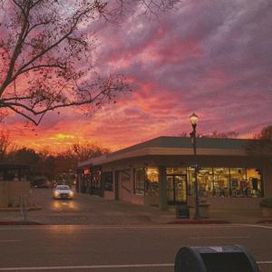 小雪握住老杨的又粗又大
